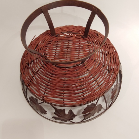 Table/Fruit Rustic Basket wicker metal leaves Fall - Picture 3 of 5